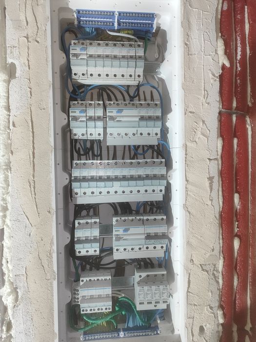 Instalacje elektryczne, Elektryk