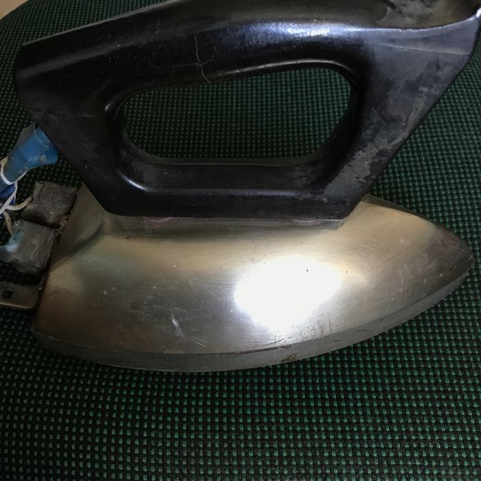 Утюг советский. Электрический.