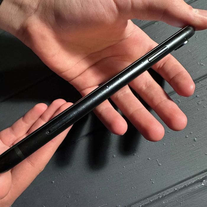 Продам iPhone XR black 64gb
В хорошем состоянии, имеются не больш