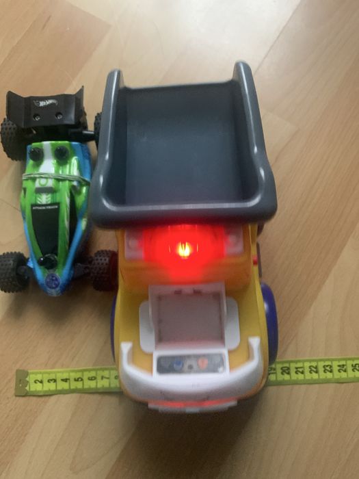 Zabawka wywrotka grająca i auto wyscigowe dla dzieci
