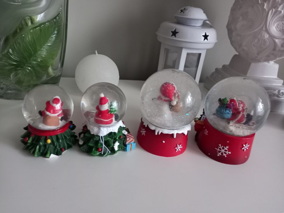 Новорічна снігова куля Санта висота 6-8 см d4,5-6,5  літає сніг