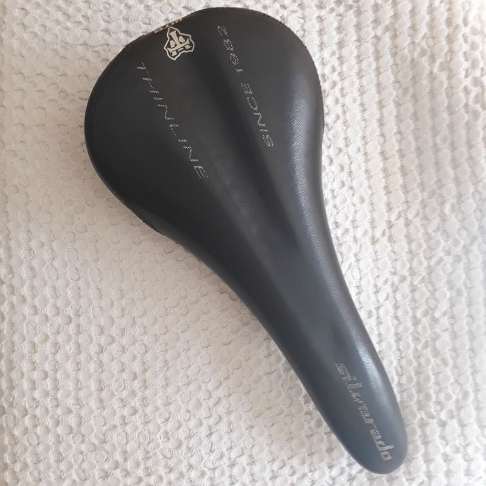 material de Btt (selim, roda traseira 29, guiador carbono, adaptadores