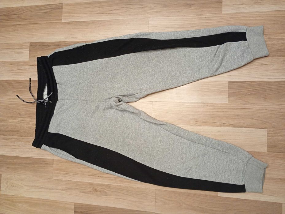 Spodnie dresowe Cropp rozmiar XL