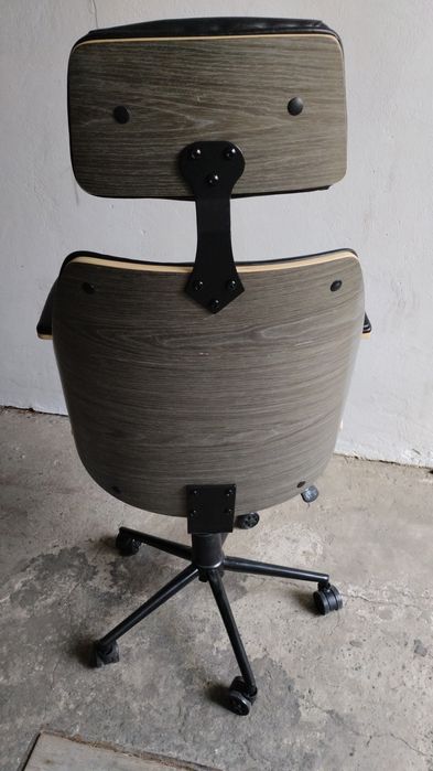 Fotel biurowy z drewna