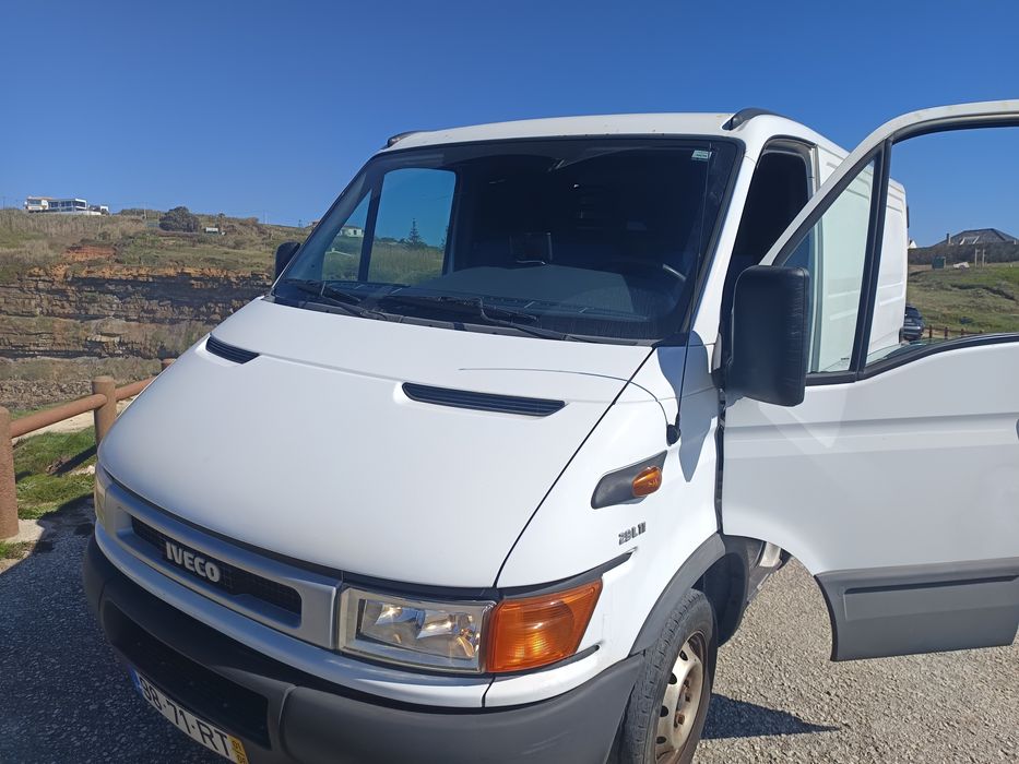 Vendo furgão Iveco 2,8 com poucos km e excelente estado mecânico