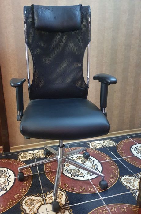 Стул Кресло офисное новый кожзам.