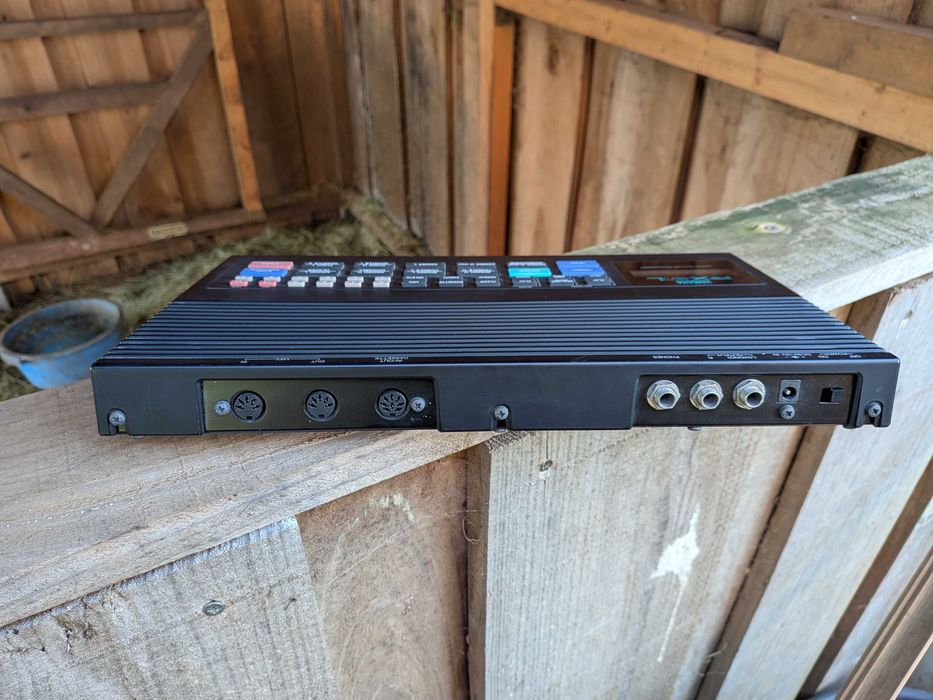 Yamaha RX21 L Latin percussion drum machine