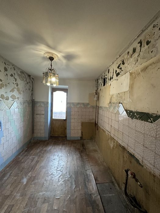 Продам 3 кім квартиру в  центрі вул Каракая можливий продаж під державні програми постанови ваучери сертифікати