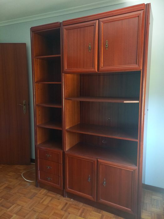 Móvel 4 portas 3 gavetas e prateleiras