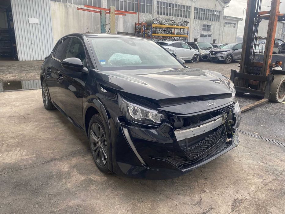 Salvado Peugeot 208 II eletric 136cv | 54.268Km | 2022