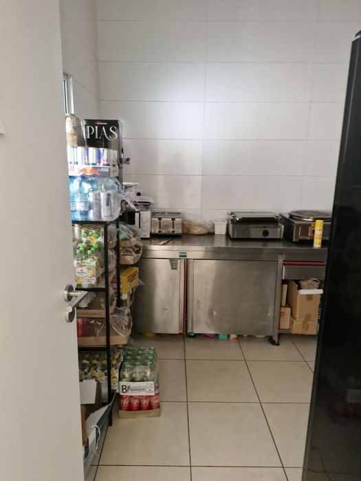 Aluga-se café espaço comercial 112m2