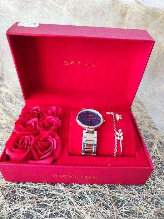 Conjunto Relógio de Senhora Prateado e Dourado mais duas pulseiras da Skyline