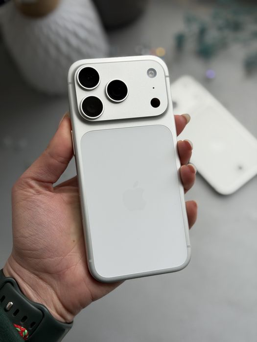 Apple iPhone 17 Pro 256GB Silver. Neverlock. Esim