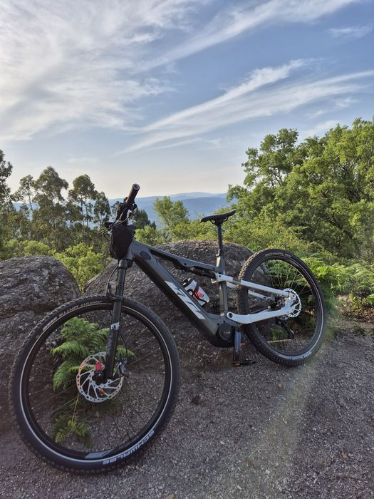 Bicicleta BTT elétrica