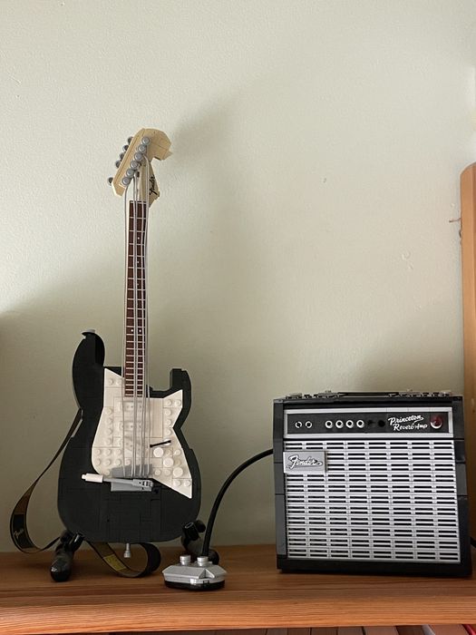 Lego Ideas Fender Stratocaster 21329