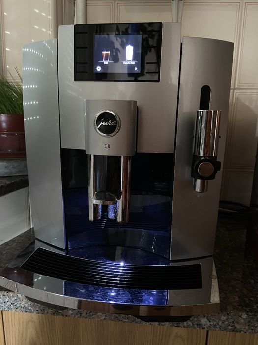 Jura E8 EB 2022 Moonlight Silver — máquina café automática