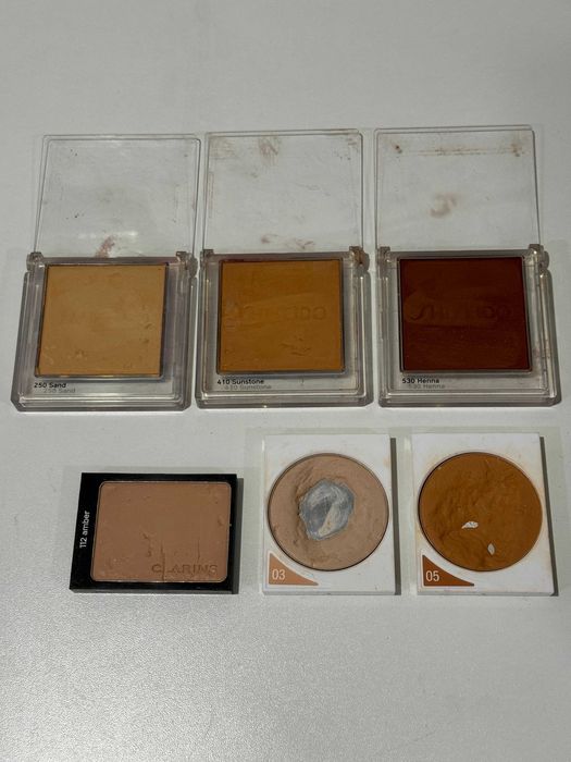 Компактні пудри Shiseido Clarins