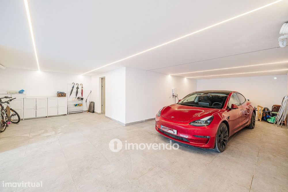 Moradia T3+1 moderna, com garagem e áreas amplas, em Alcochete