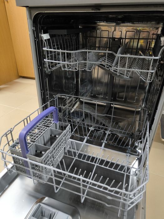 Máquina de lavar loiça Beko DFN16420X