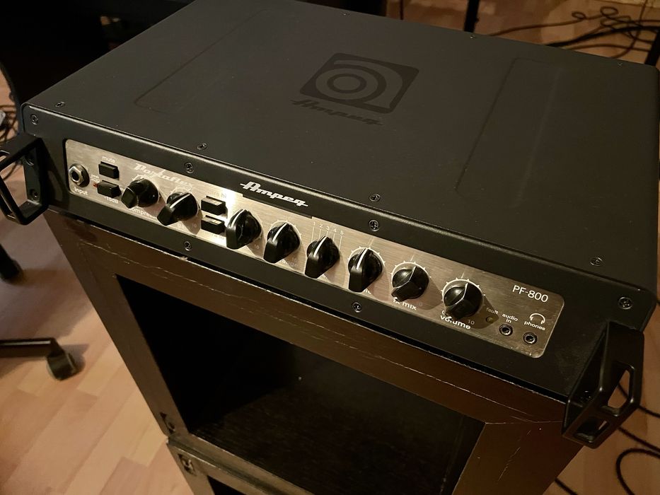 Ampeg PF-800 - amplificador de baixo