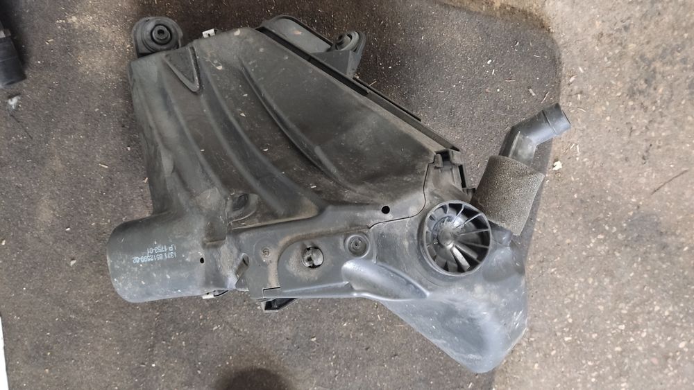 Obudowa filtra powietrza przepływka przepływomierz BMW X1 e84 2.0d