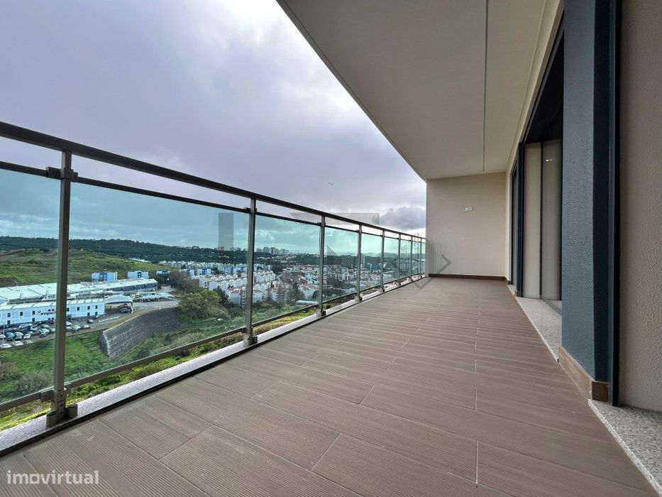 Incrível Apartamento T2 para Arrendamento com Rooftop, Piscina, Vis...