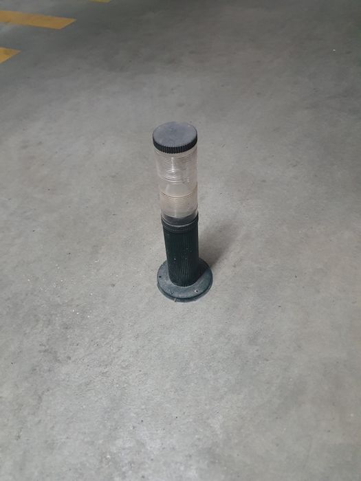 3 candeeiros de jardim em bom estado.