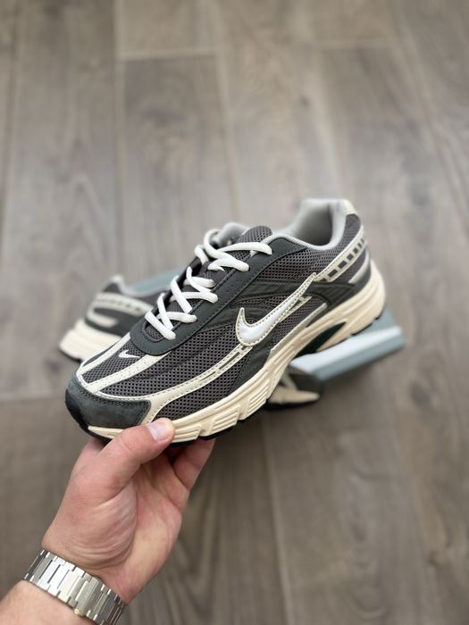 Nike Initiator Grey Beige