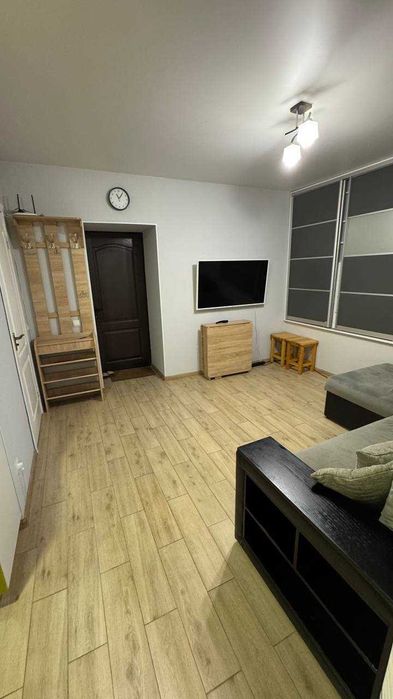Продам 2  кімнатну квартиру з евроремонтом вул. Коксовая 16