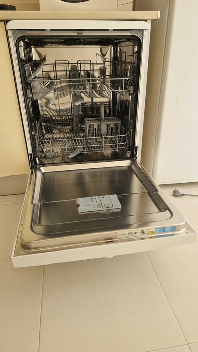 Máquina de Lavar Loiça, Indesit, modelo DFE 1B1913, nova