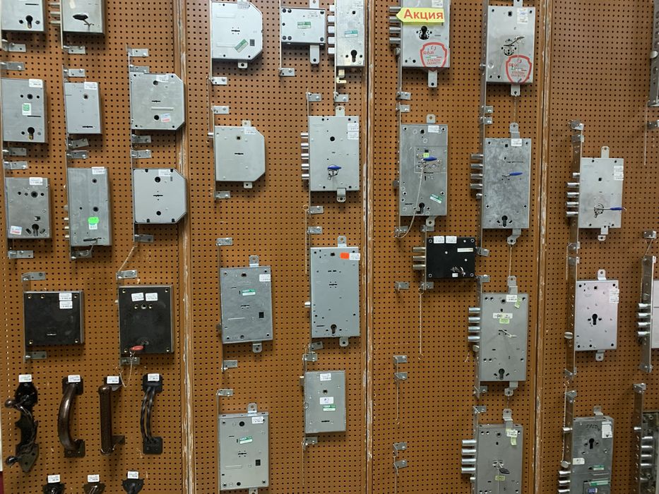 Замки, ручки дверные, петли, цилиндры