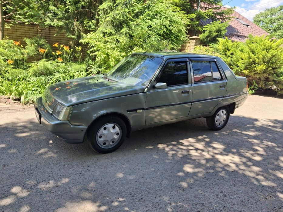 Славута ЛЮКС 2006г ГАЗ авто в отличном состоянии.