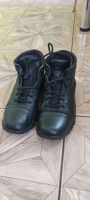 Ботинки кожаные, в хорошем состоянии.