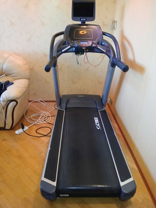 Професійна Бігова доріжка Cybex 770T з мультимедійною консоллю
