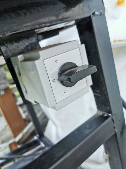 Rębak Łuparka świdrowa do drewna. Stan idealny. 10 m kabla. Gotowa do