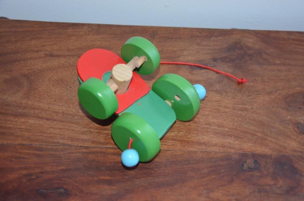 Brinquedo de Madeira Lagarto, com 4 rodas