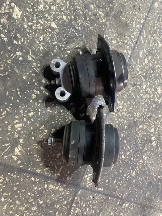 Подушка двигателя jeep grand cherokee wk2