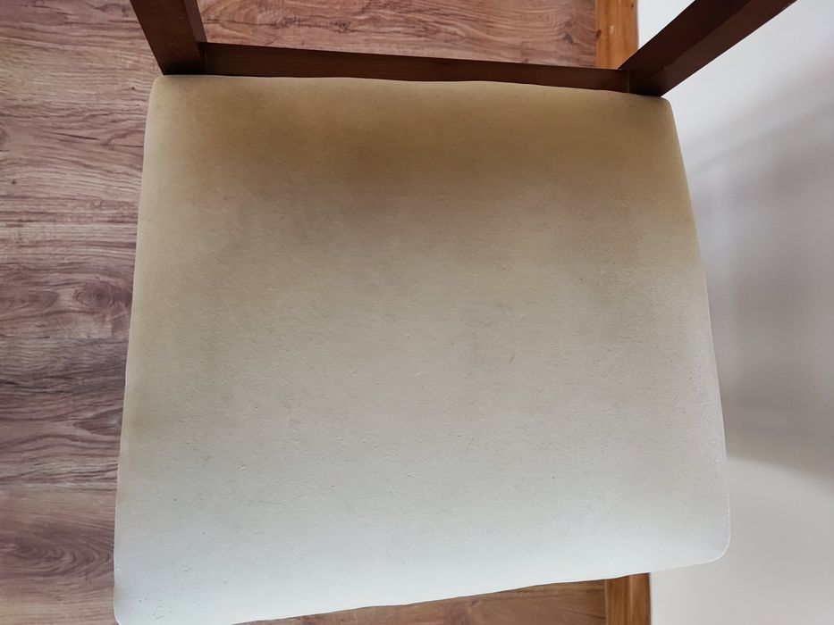 Cadeira de quarto em madeira maciça