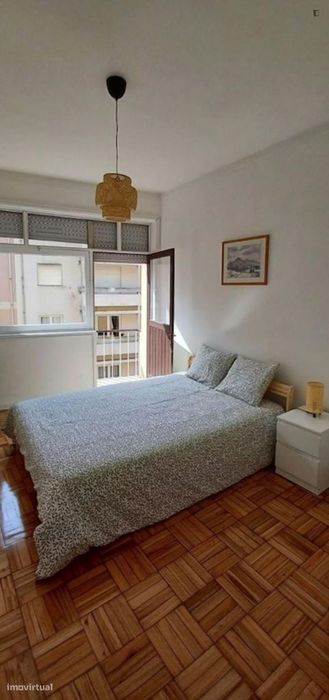 Quarto - localizado em Lordelo do Ouro Porto