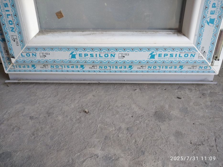 Вікно м/п у ванну кімнату.