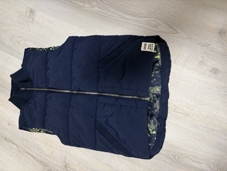 Жилетка H&M з синтетичним утеплювачем, дуже тепла. Розмір С-М