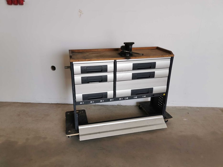 Szafka regał z szufladami na narzędzia do warsztatu garażu kampera bus