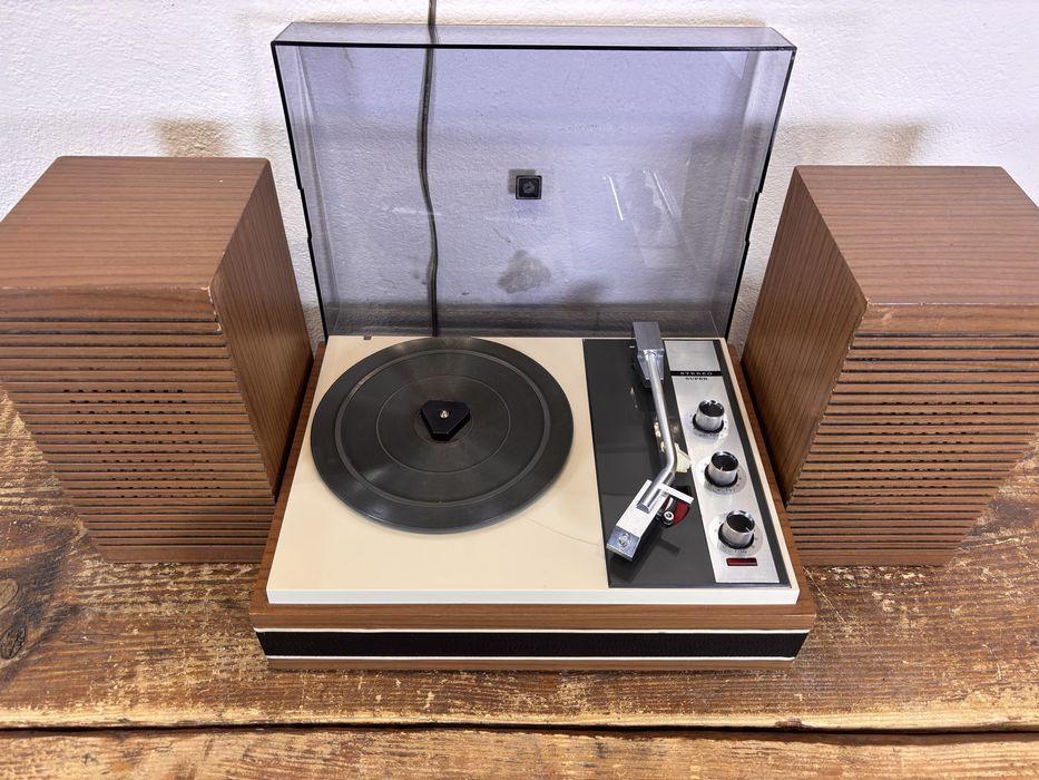 Gramofon z kolumnami