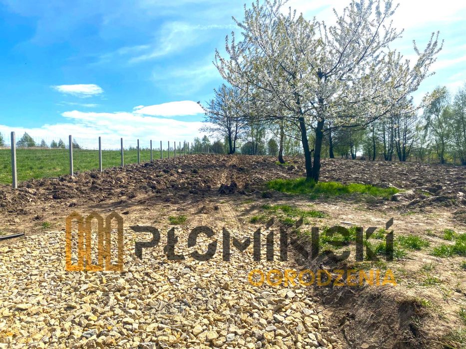 Ogrodzenie z siatki i słupka betonowego montaż transport