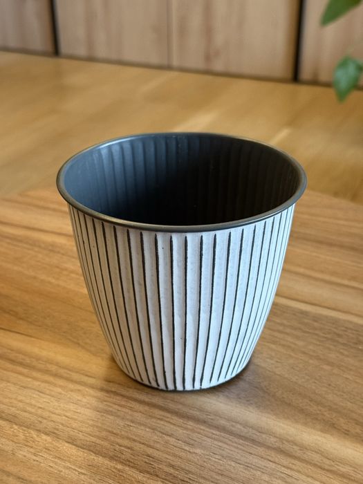 Metalowa osłonka na doniczkę