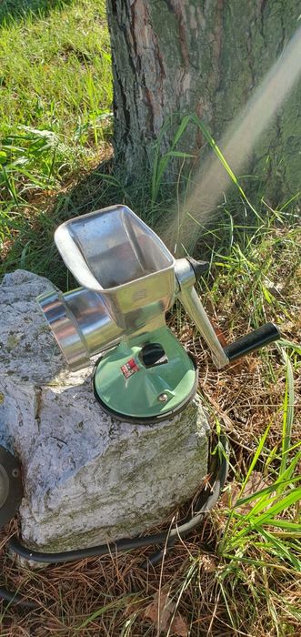 Maszynka do mielenia DOM GOS na przyssawkę -PRL