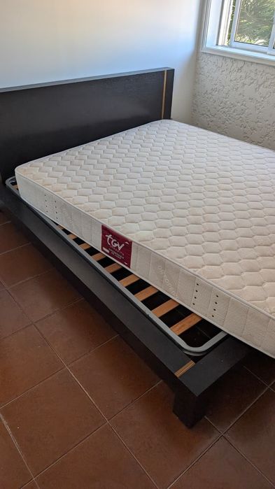 Cama de casal com estrado