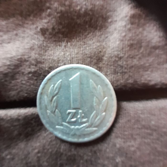Sprzedam   1zł   z     1966roku.