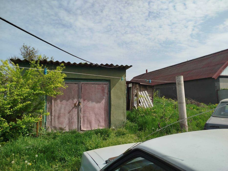 Участок с домом  в самом центре Великодолинского