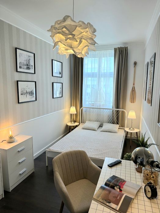 Piękny wolny pokój centrum Gdyni ul Portowa (stałe opłaty)